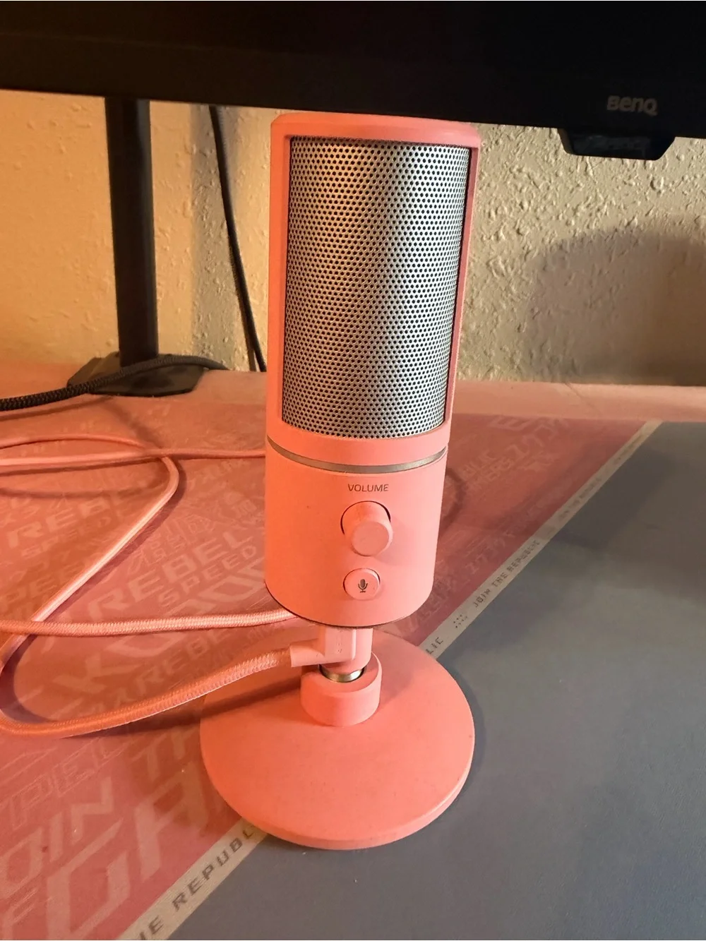 Razer Pink USB Desktop Microphone with Metal Grill